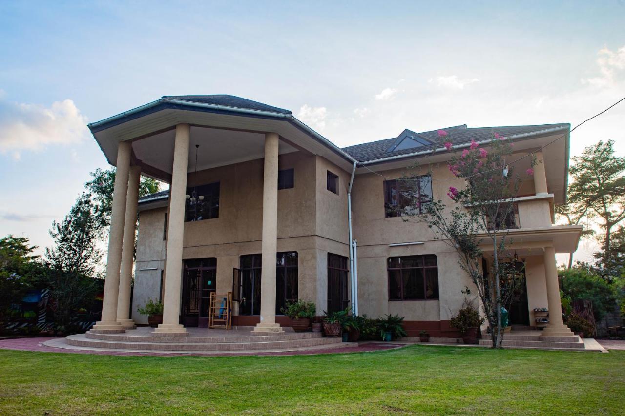 White House Of Tanzania Hostel Arusha Exterior photo
