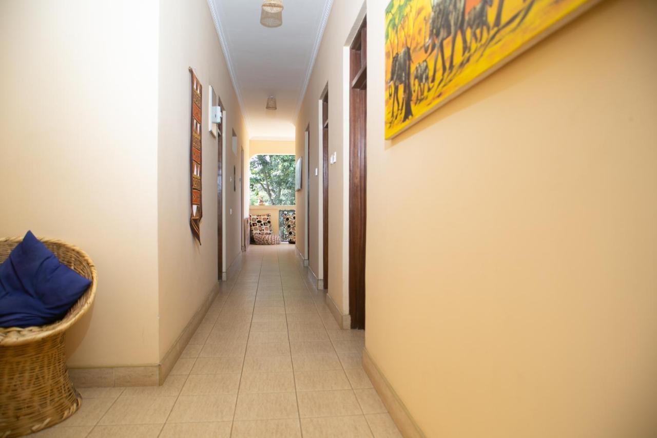 White House Of Tanzania Hostel Arusha Exterior photo